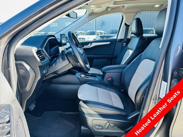 2022 ford escape titanium