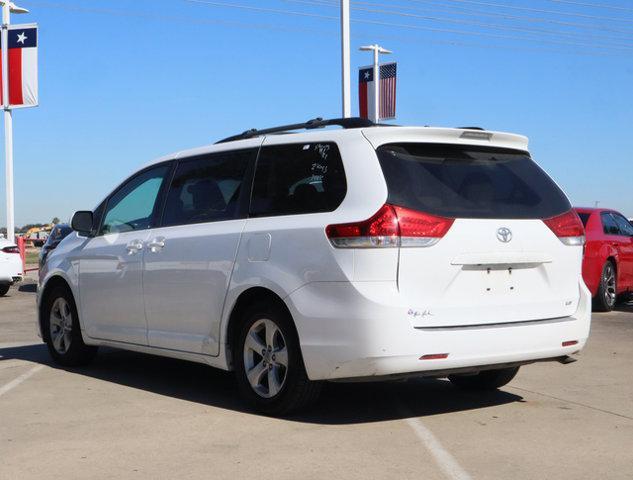 2013 toyota sienna le