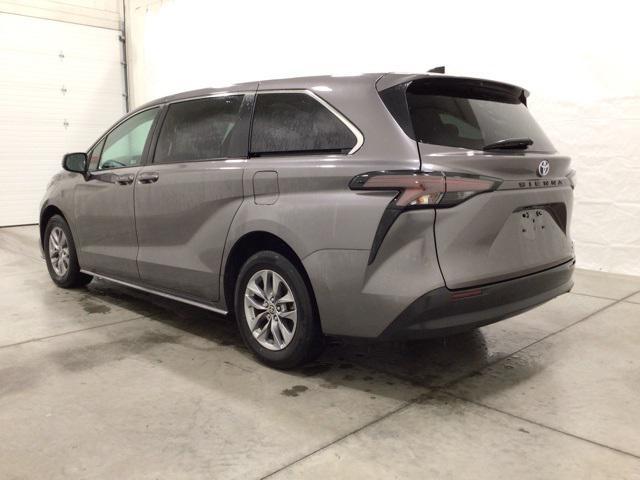 2023 toyota sienna le