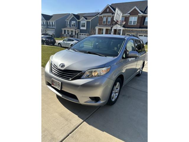 2012 toyota sienna le
