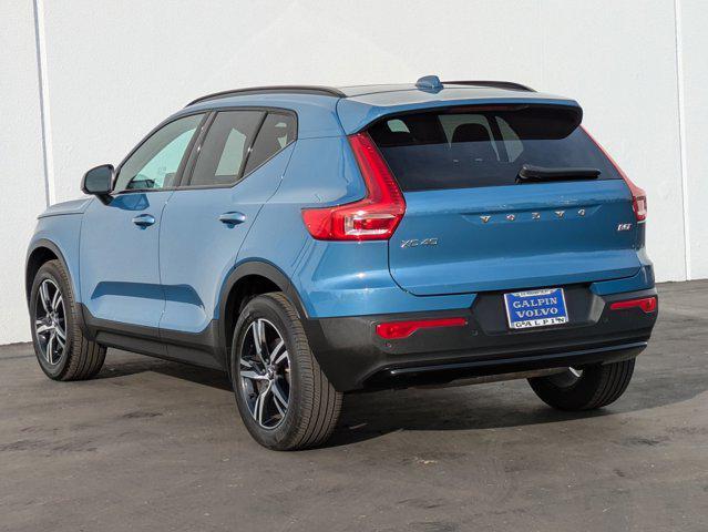 2024 volvo xc40 b5 core bright theme