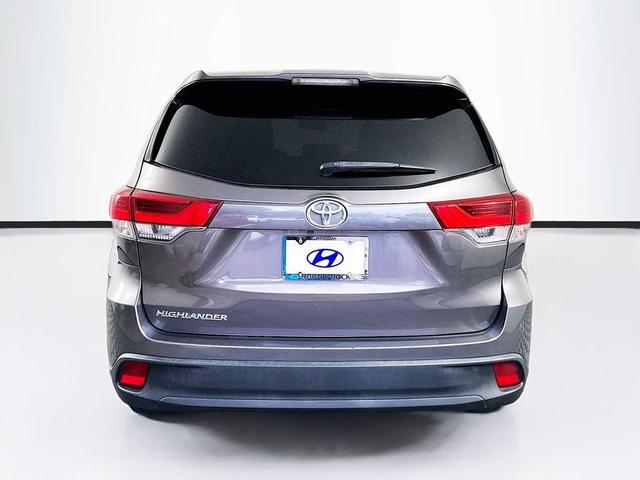 2019 toyota highlander le