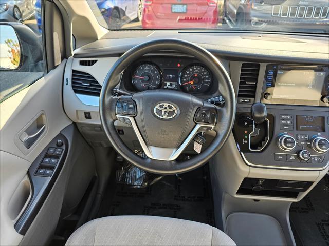 2016 toyota sienna le