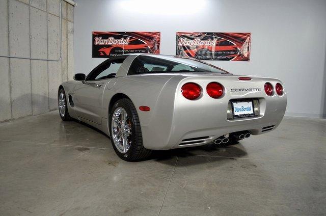 2004 chevrolet corvette base