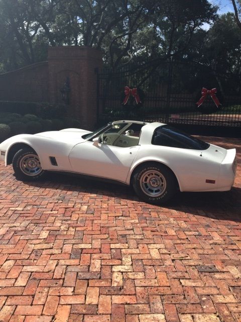 1980 chevrolet corvette c-3 stingray body, pearl white