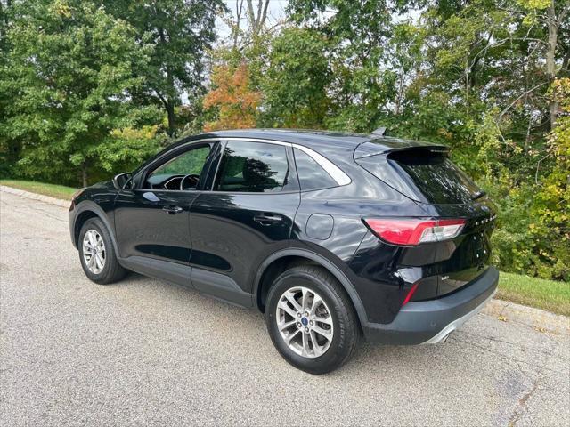 2020 ford escape se