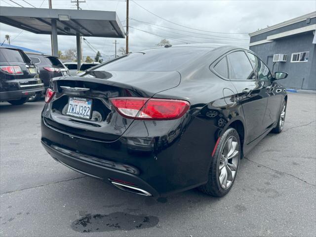 2015 chrysler 200 s