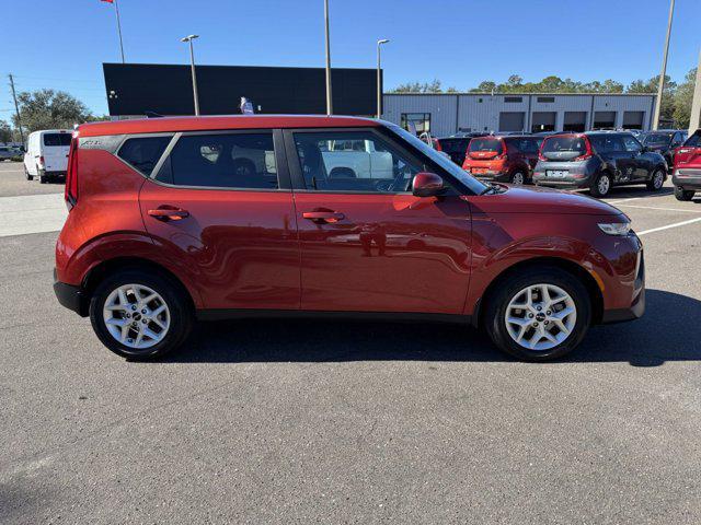 2022 kia soul lx