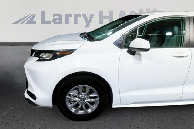 2023 toyota sienna le