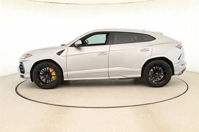 2022 lamborghini urus base