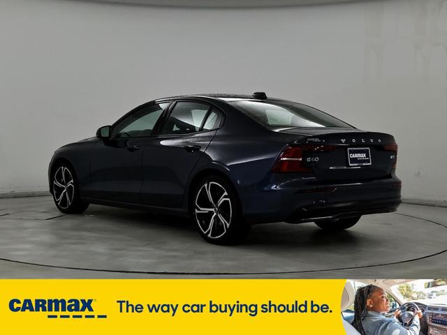 2024 volvo s60 b5 core dark theme