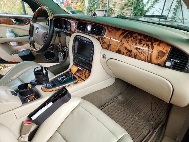 2004 jaguar xj8 base