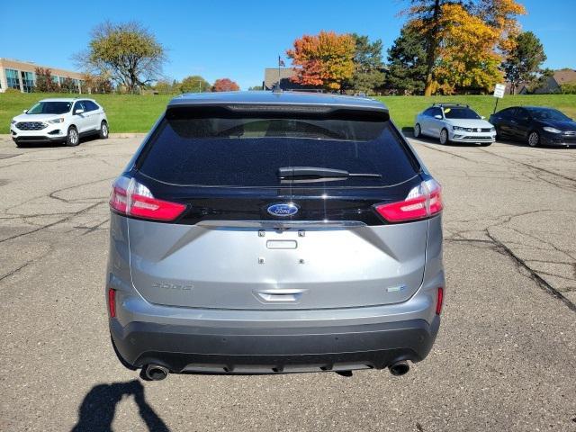 2020 ford edge se