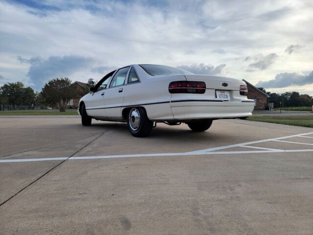1992 chevrolet caprice sedan white rwd automatic