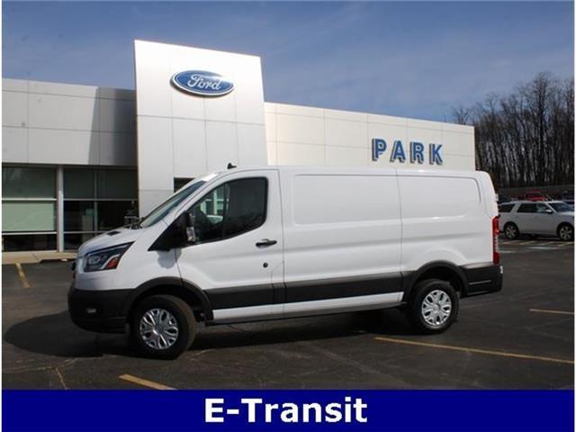 2022 ford transit-150 base