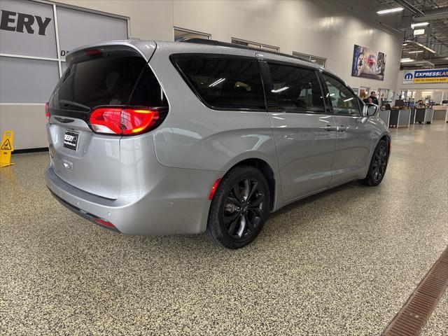 2019 chrysler pacifica touring-l plus