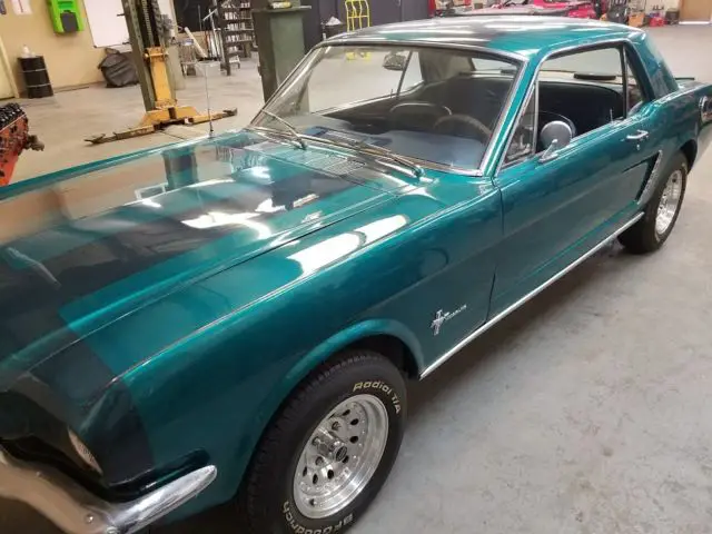 1965 ford mustang with solar panel ac
