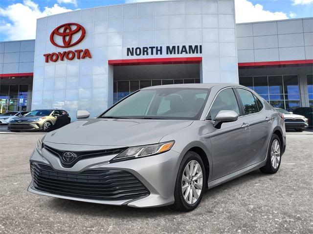 2019 toyota camry le
