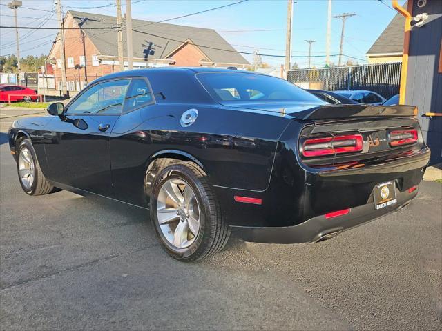 2022 dodge challenger sxt