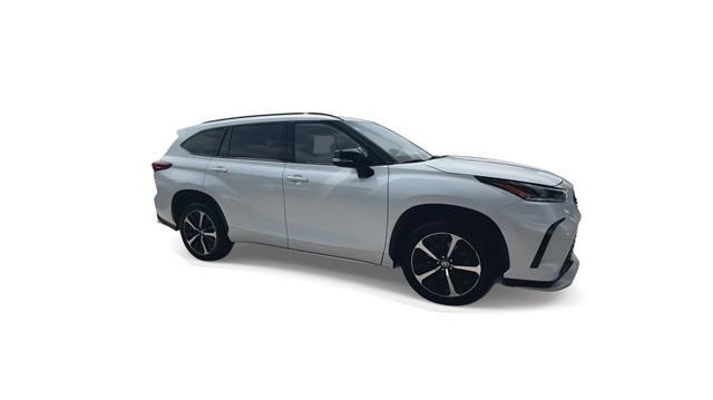 2022 toyota highlander xse
