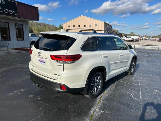 2017 toyota highlander se