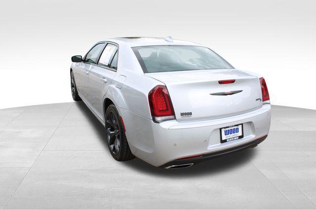 2023 chrysler 300 s
