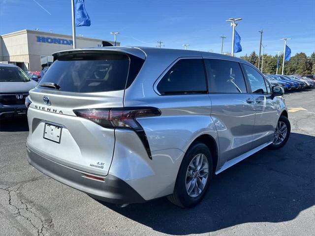 2023 toyota sienna le