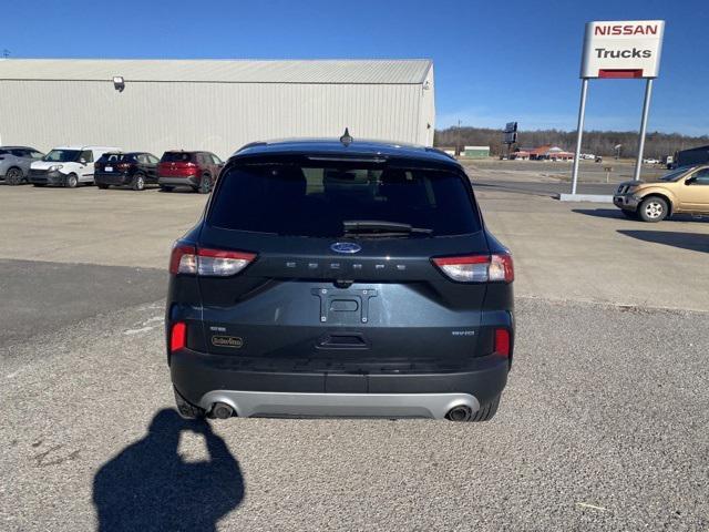2022 ford escape se