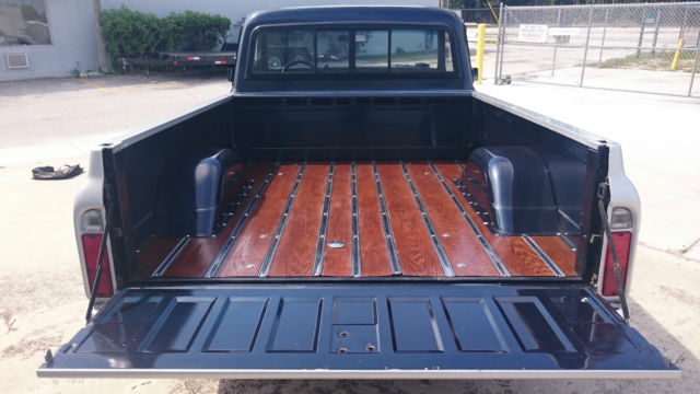 **1969 chevrolet c10 short wheel base pickup**