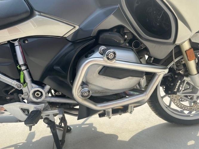 touring, with a dash of sport: 2016 bmw r1200rt in woodstock, connecticut