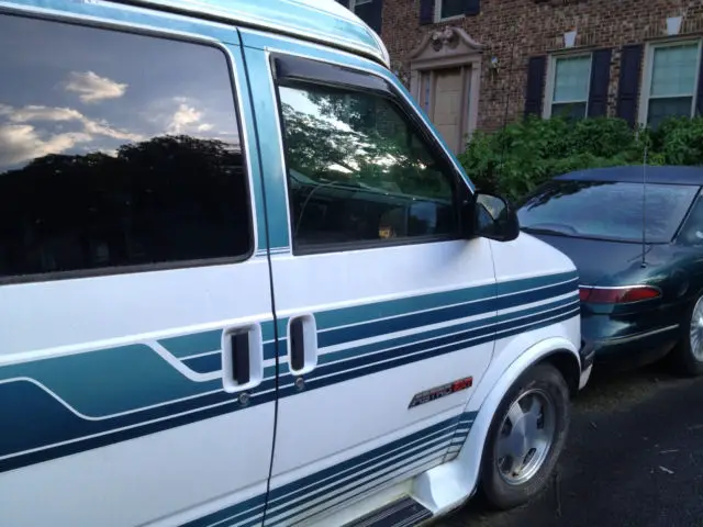only 34k on new 4.3l v6 engine! automatic, rwd, captains' chairs, bed, loaded