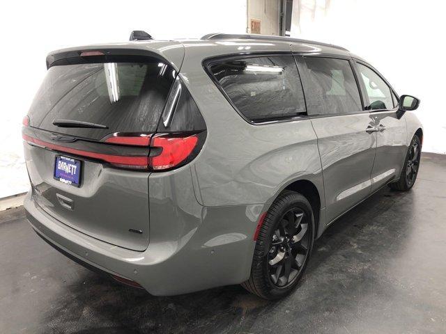 2023 chrysler pacifica touring-l