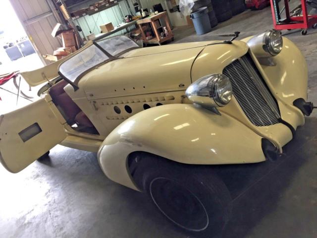 1936 auburn boattail speedster (replica)
