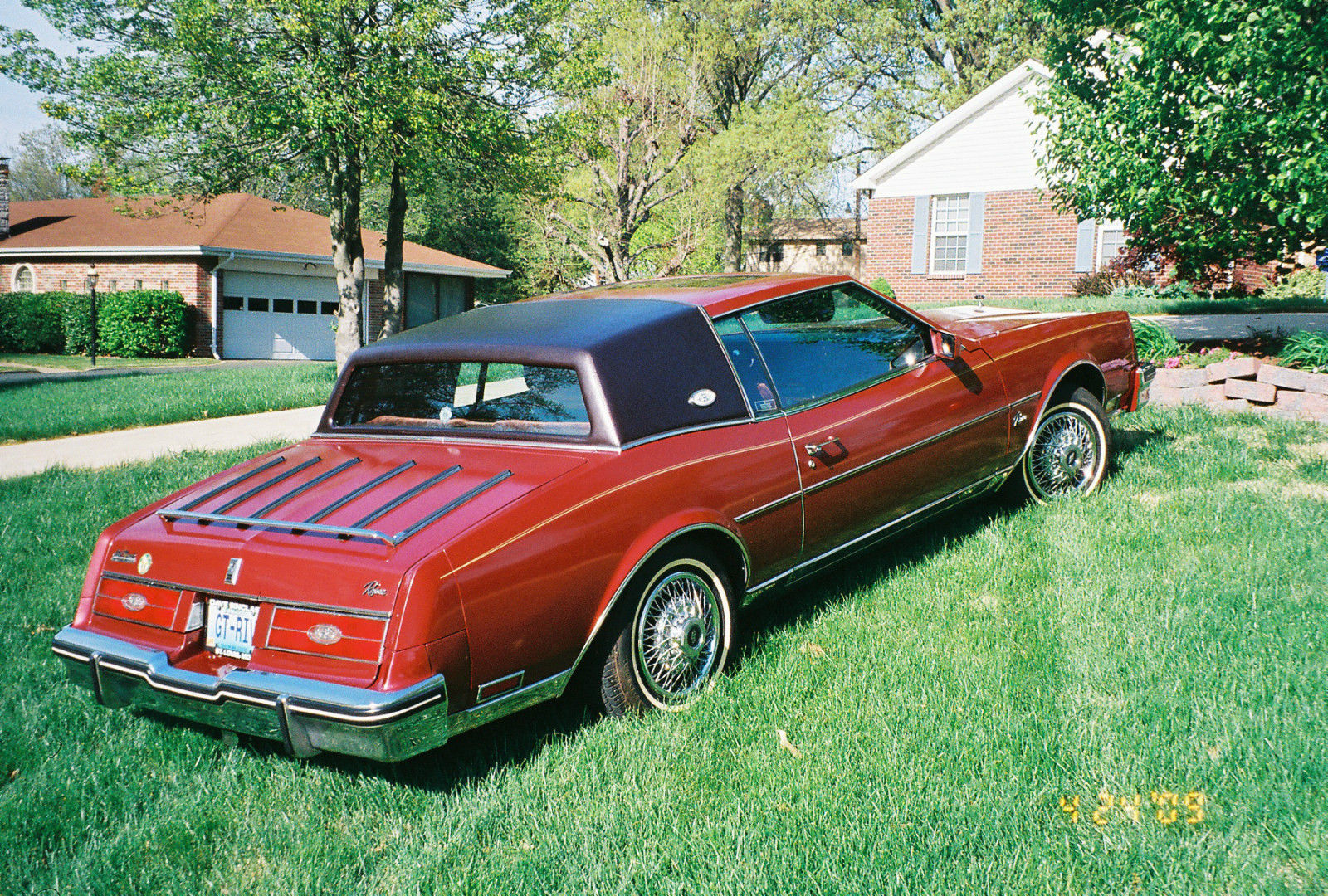 1985 buick riviera luxury coupe 2-door 5.0l