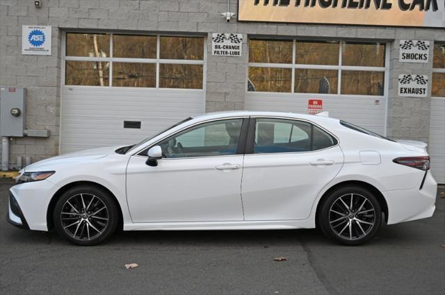 2021 toyota camry se