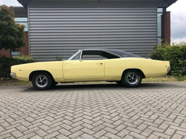 1968 dodge charger with 383 bigblock