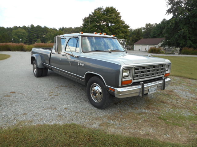 1985 dodge 4 door dual wheel pickup