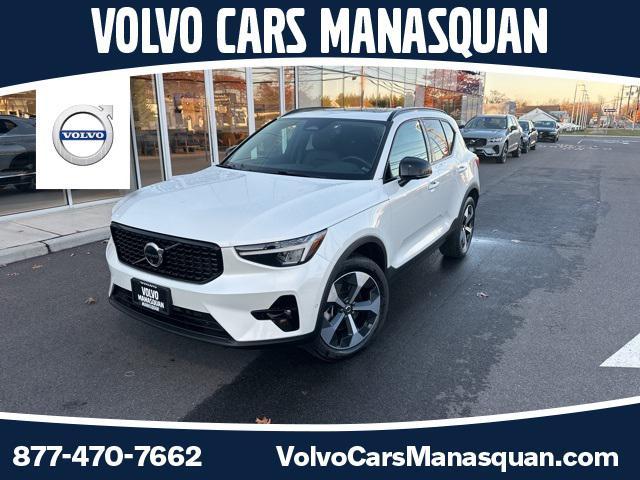 2024 volvo xc40 b5 plus dark theme