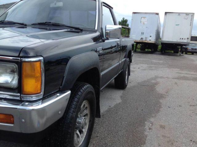 1988 mitsubishi mighty max 4x4 5 speed manual 4 cylinders