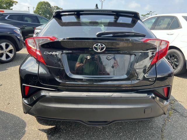 2021 toyota c-hr le