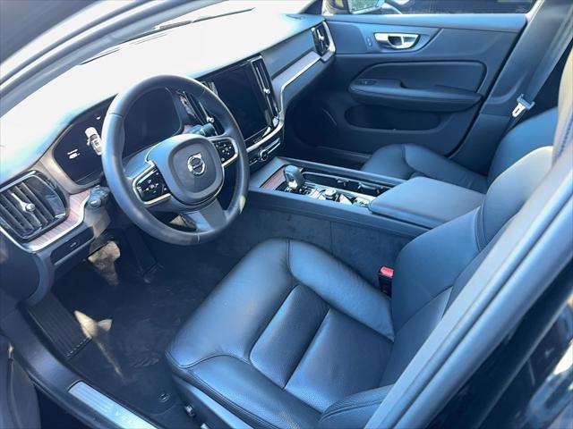 2024 volvo s60 b5 plus dark theme
