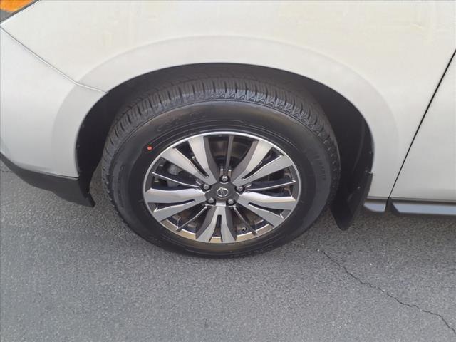 2018 nissan pathfinder sv