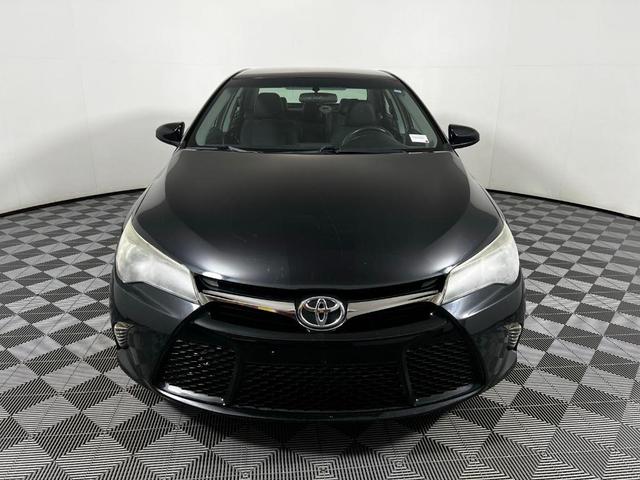 2016 toyota camry se