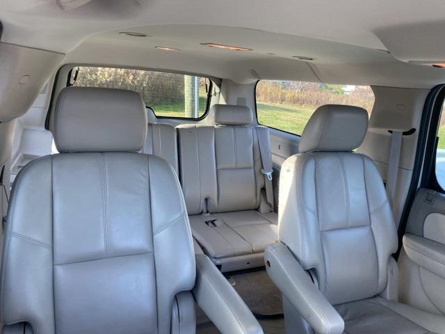 2011 chevrolet suburban 1500 lt