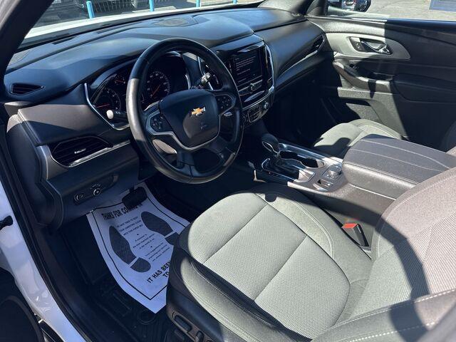 2023 chevrolet traverse lt cloth