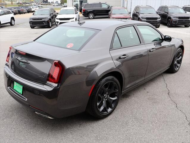 2023 chrysler 300 touring
