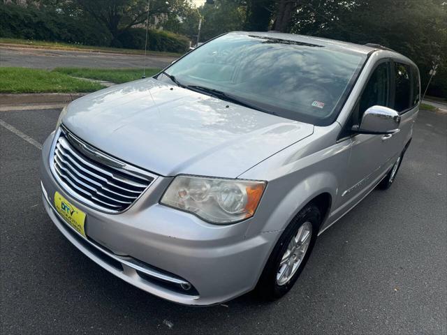 2012 chrysler town & country touring-l