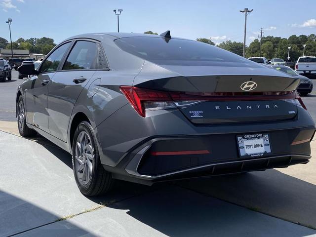 2024 hyundai elantra hev blue