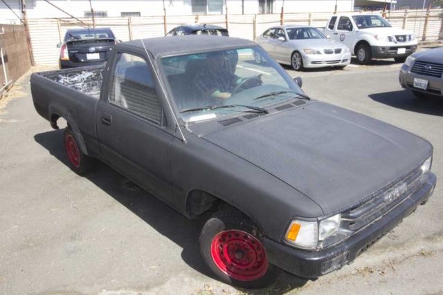 1991 toyota truck with new built head on 2.4 liter efi and good tires 144k