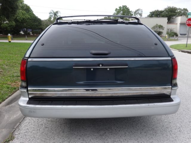 wagon! clean carfax! 5.7l v8! pwr seats! wire whls! serviced! fl car since '96!